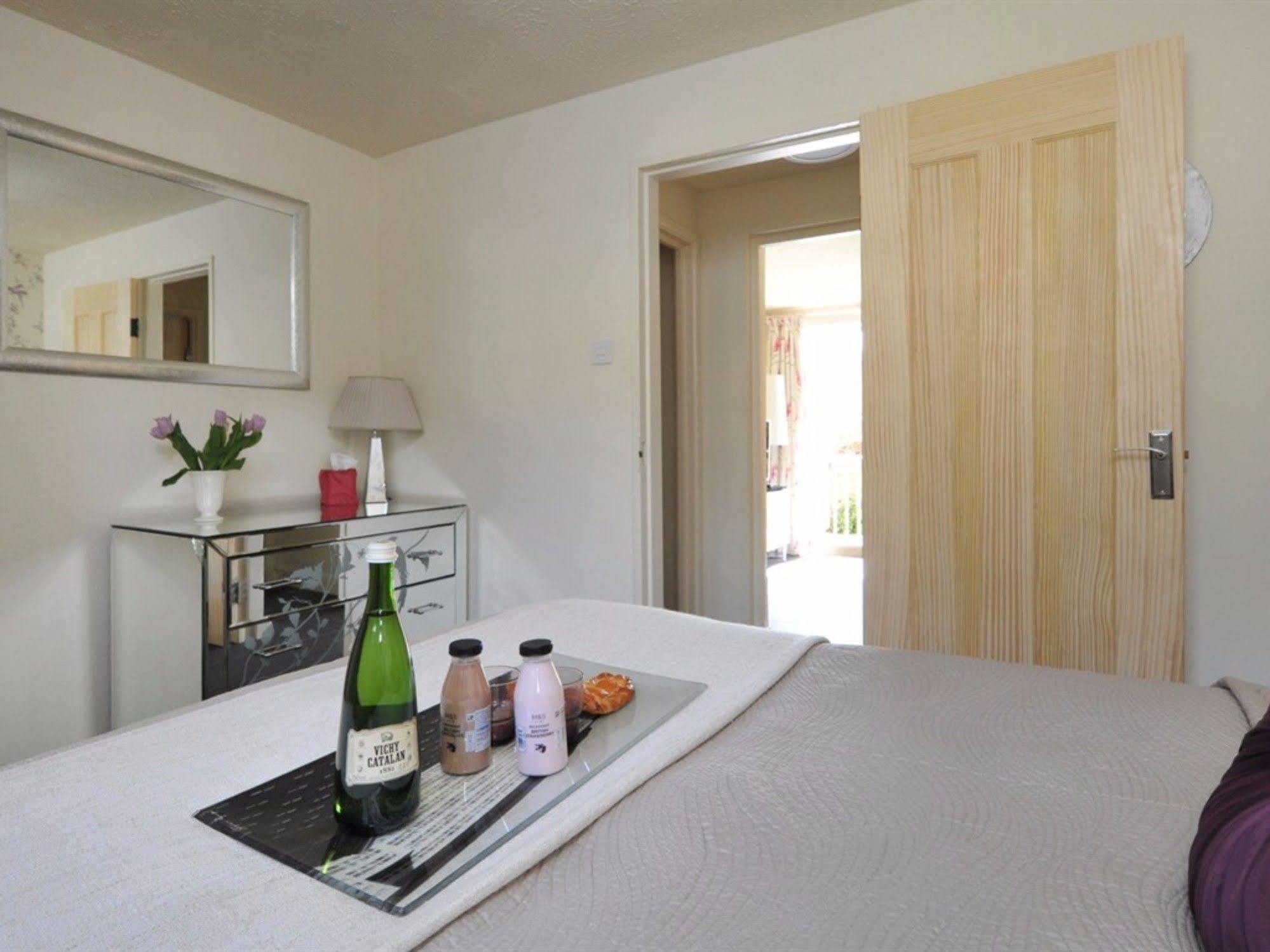 Kensington Court Apartment Bath Luaran gambar